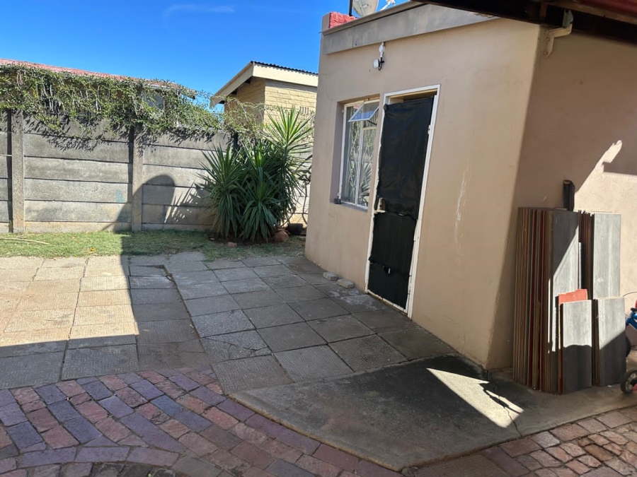 2 Bedroom Property for Sale in Oos Einde North West
